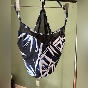 Fabletics Black and White Sleeveless Bustier Tank Top / Sports Bra